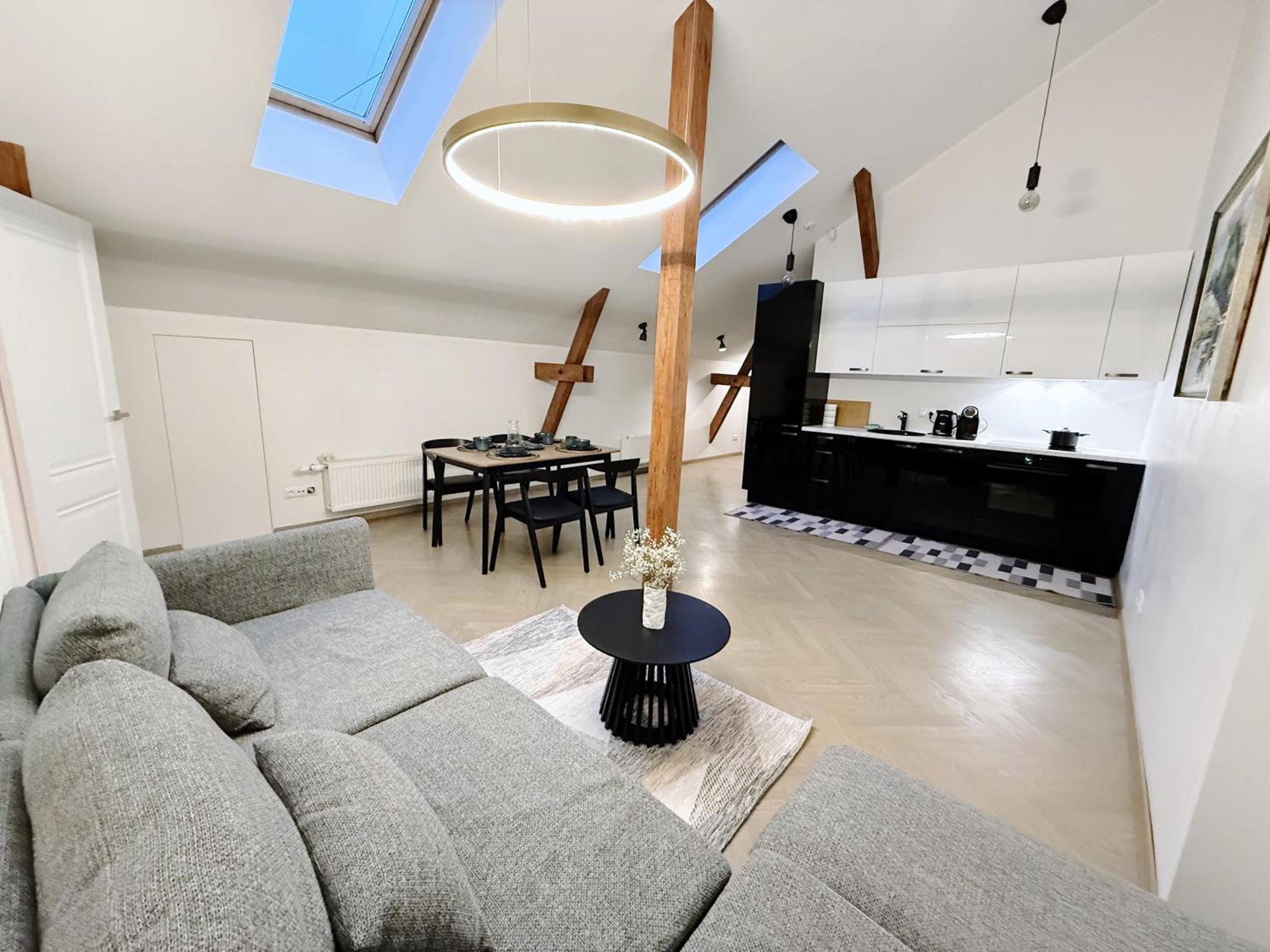 Modern In Prestigious Quiet Center Apartment